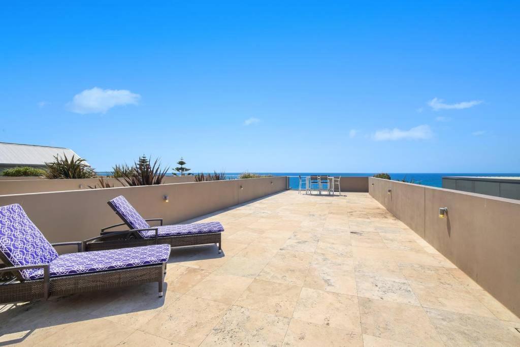 Apartmán Beach And Ocean Front Penthouse With Wifi And Parking Entrance Exteriér fotografie