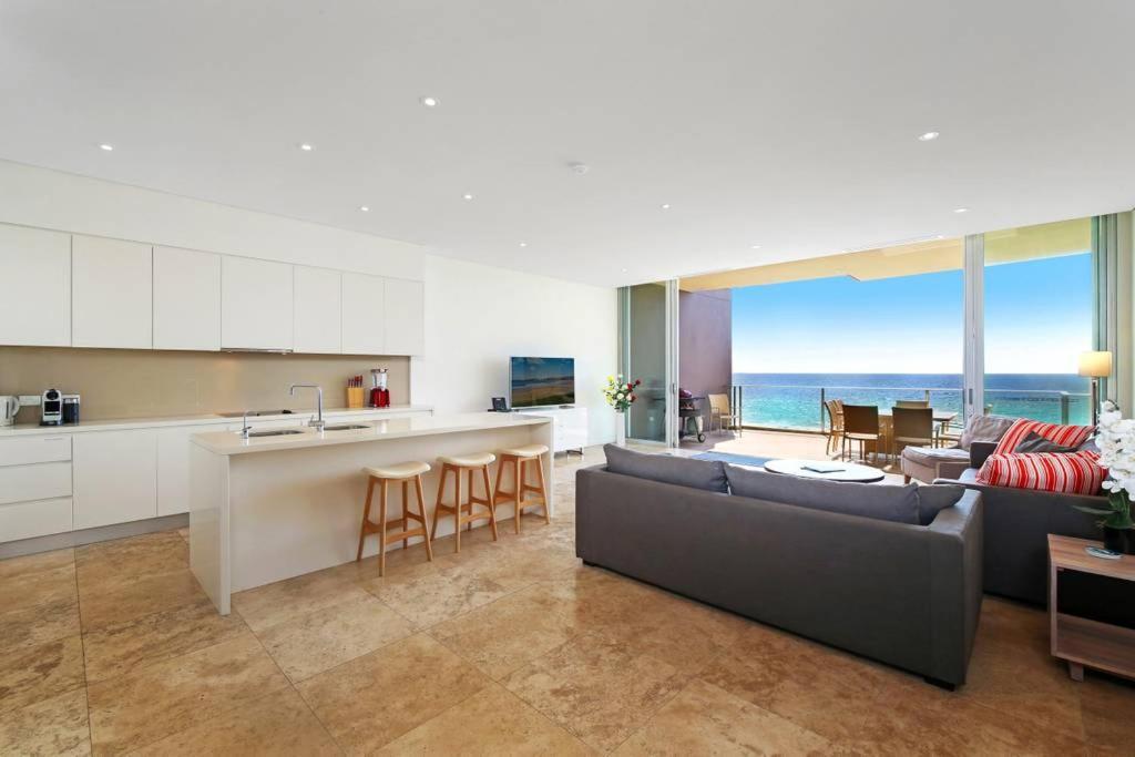 Apartmán Beach And Ocean Front Penthouse With Wifi And Parking Entrance Exteriér fotografie